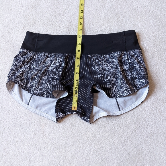 Lululemon Athletica Infinity speed up shorts size 6 - Picture 4 of 11
